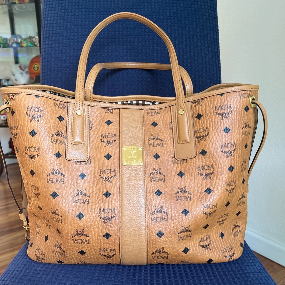 MCM reversible medium Liz tote